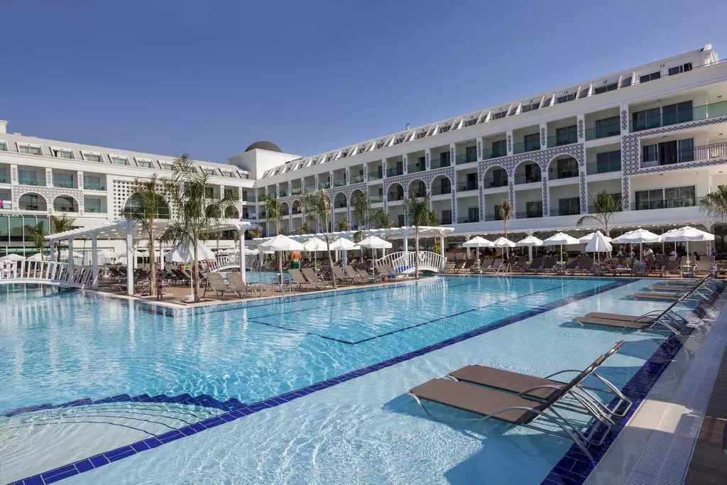 KARMIR RESORT